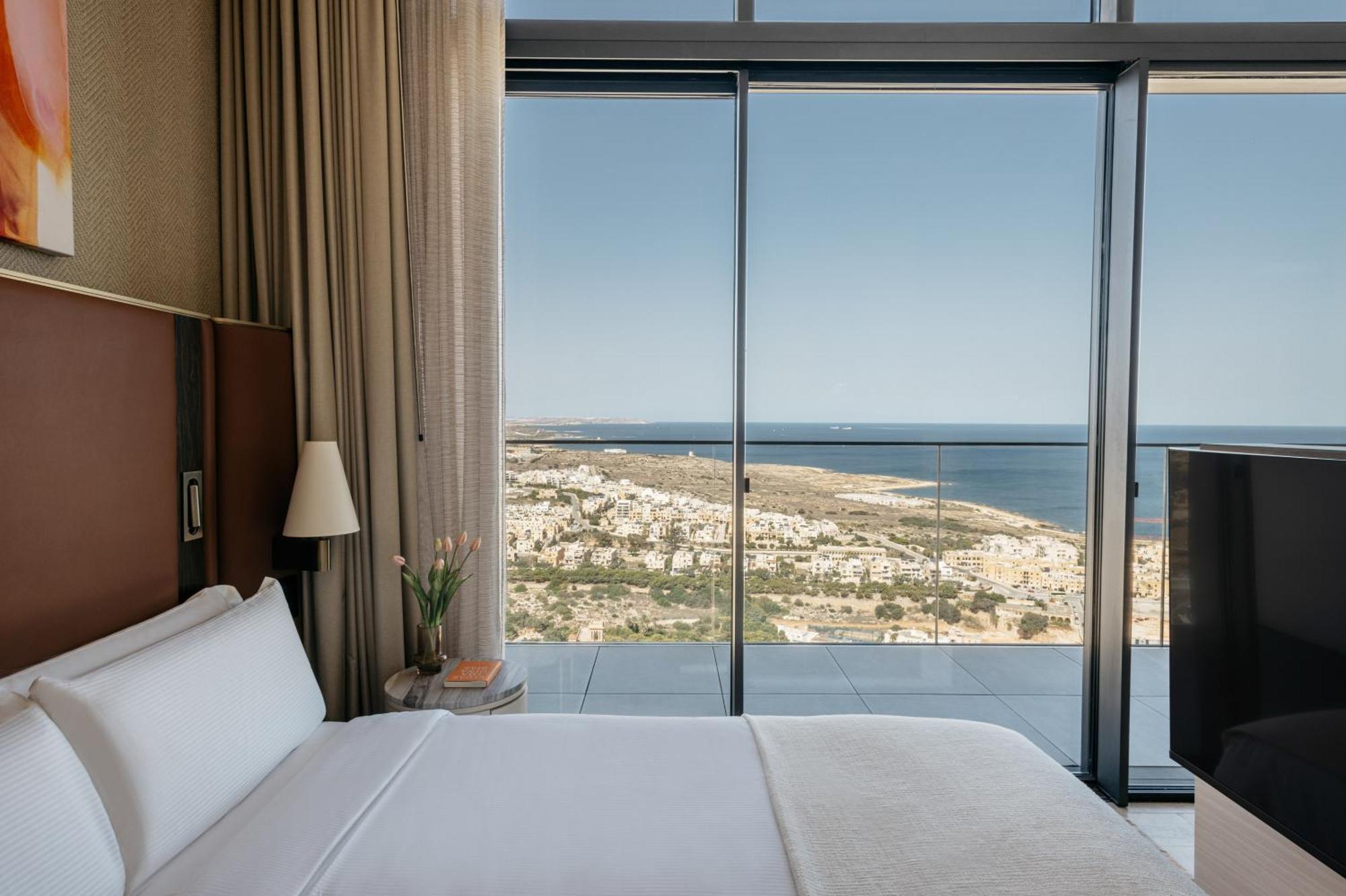 Отель Me Malta By Melia Сент Джулианс Экстерьер фото
